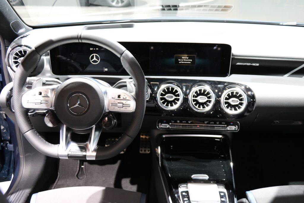 2019 Mercedes-AMG A 35 4MATIC - moderner Innenraum und MBUX!