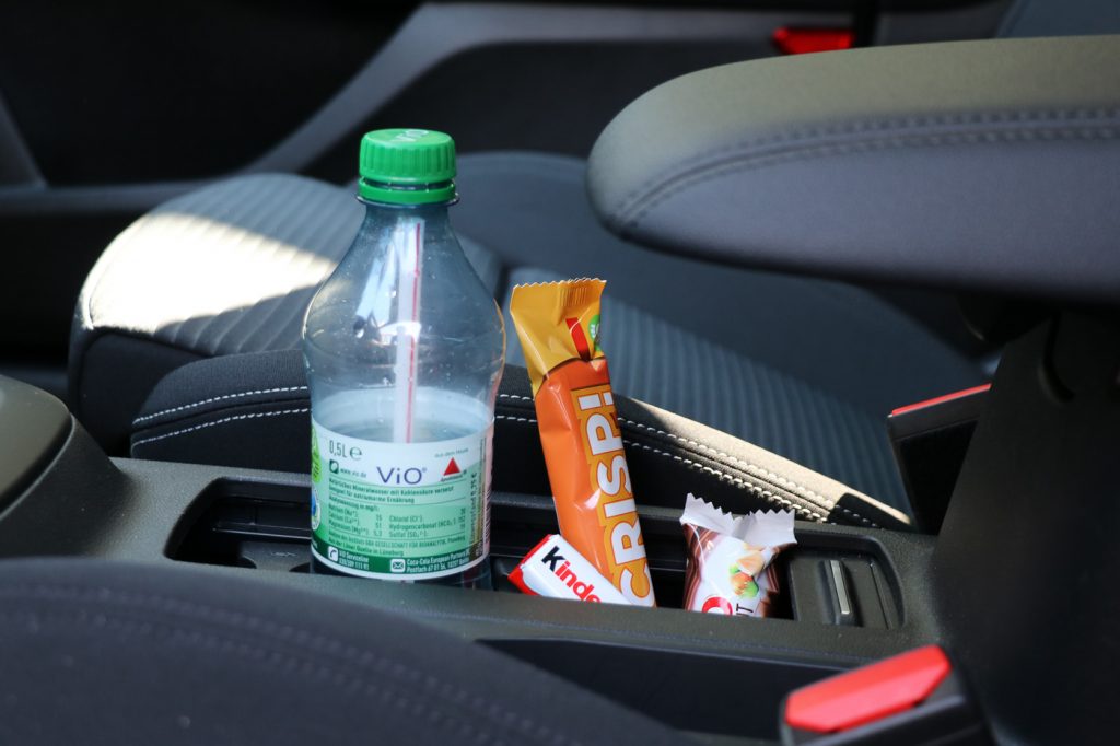 Darf man eigentlich Essen und Trinken im Auto?