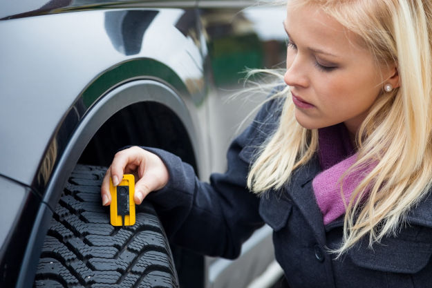 Reifen mit einer guten Profiltiefe haben eine bessere Bodenhaftung. Adobe Stock: ©Gina Sanders