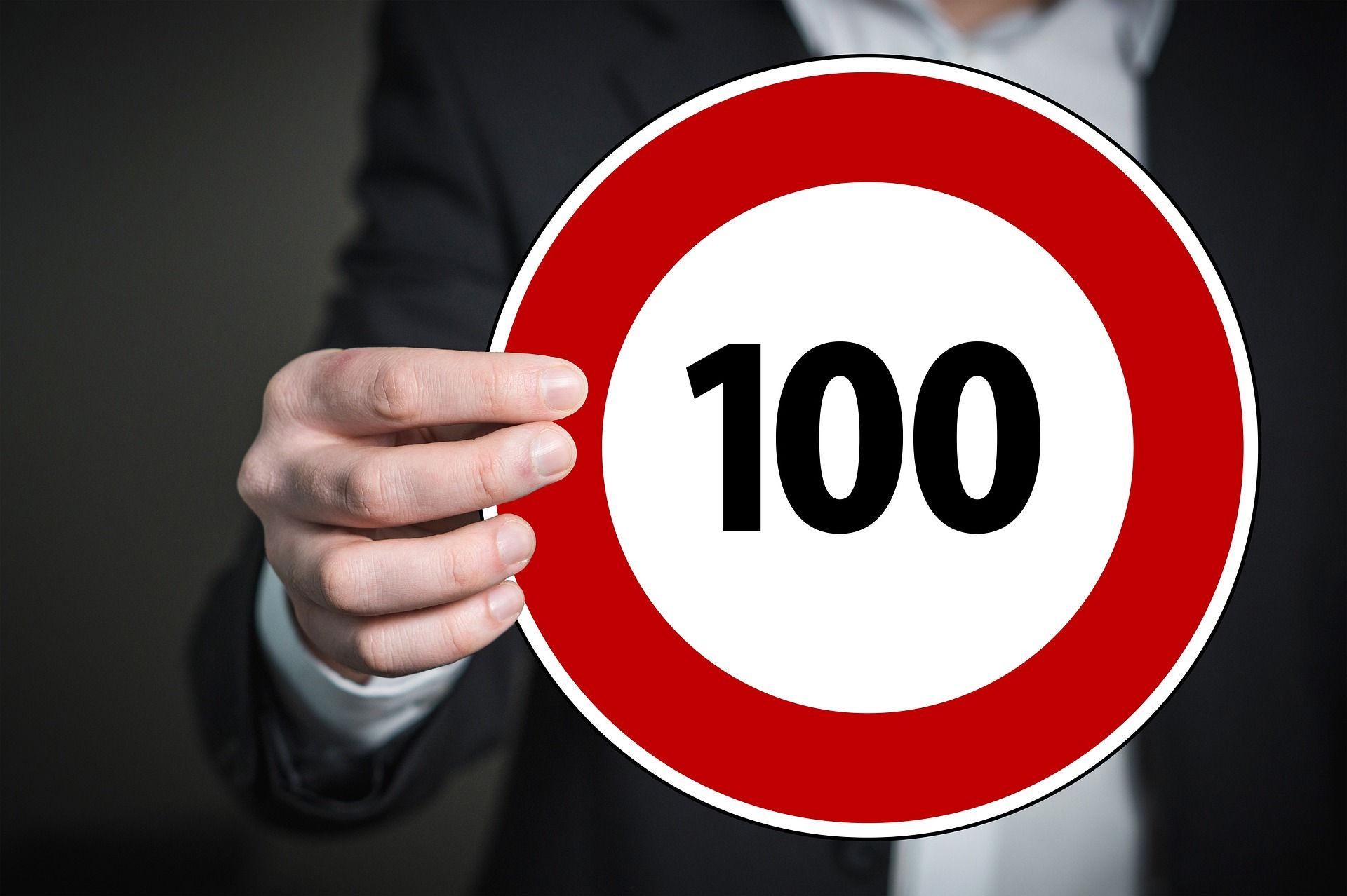 Verkehrsexperten äußern sich zu der Einführung des Tempolimits 100